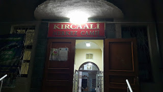 Müslüman çocuklarına domuz eti yediren  Kırcaali Belediye başkanı Hasan Aziz, camide konuşturulmadı