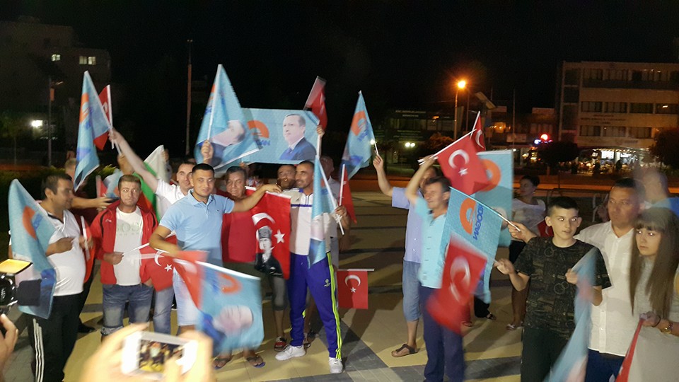 Kırcaali'de ilk kez Türk bayraklı mitingle 15 Temmuz şehitleri anıldı