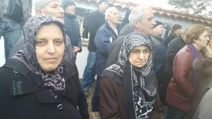 Törenlere gerçek Türklerle katılanTürkan bebeğinkederli anne ve babaannesi