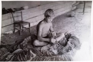 70'li senelerin bu Karaşlı çocuğunda kendini görenler var mıdır? Ben o yaşlarda komünizmi kurmak hayaliyle günde 16 saat tütün diziyordum..